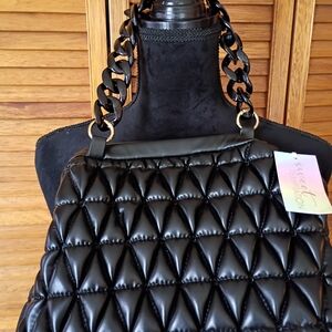 Elegant Black Quilted Shoulder Bag with Chain Straps